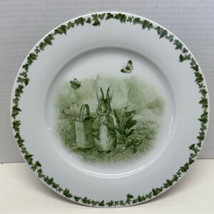 Beatrix Potter the World of Peter Rabbit
10.5" Ceramic Dinner Plate - Green